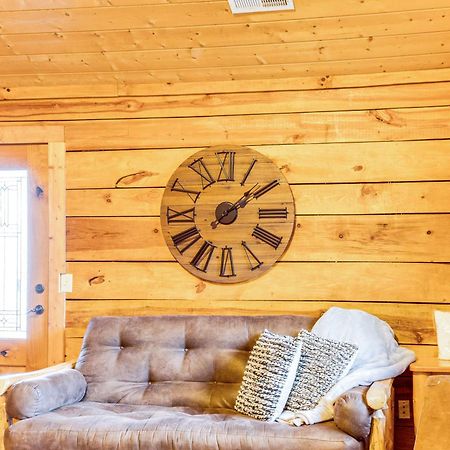 Spacious Gatlinburg Cabin With Hot Tub And Game Room! Exterior photo