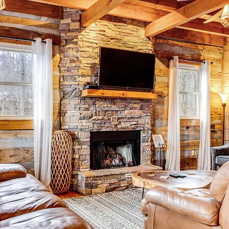 Spacious Gatlinburg Cabin With Hot Tub And Game Room! Exterior photo