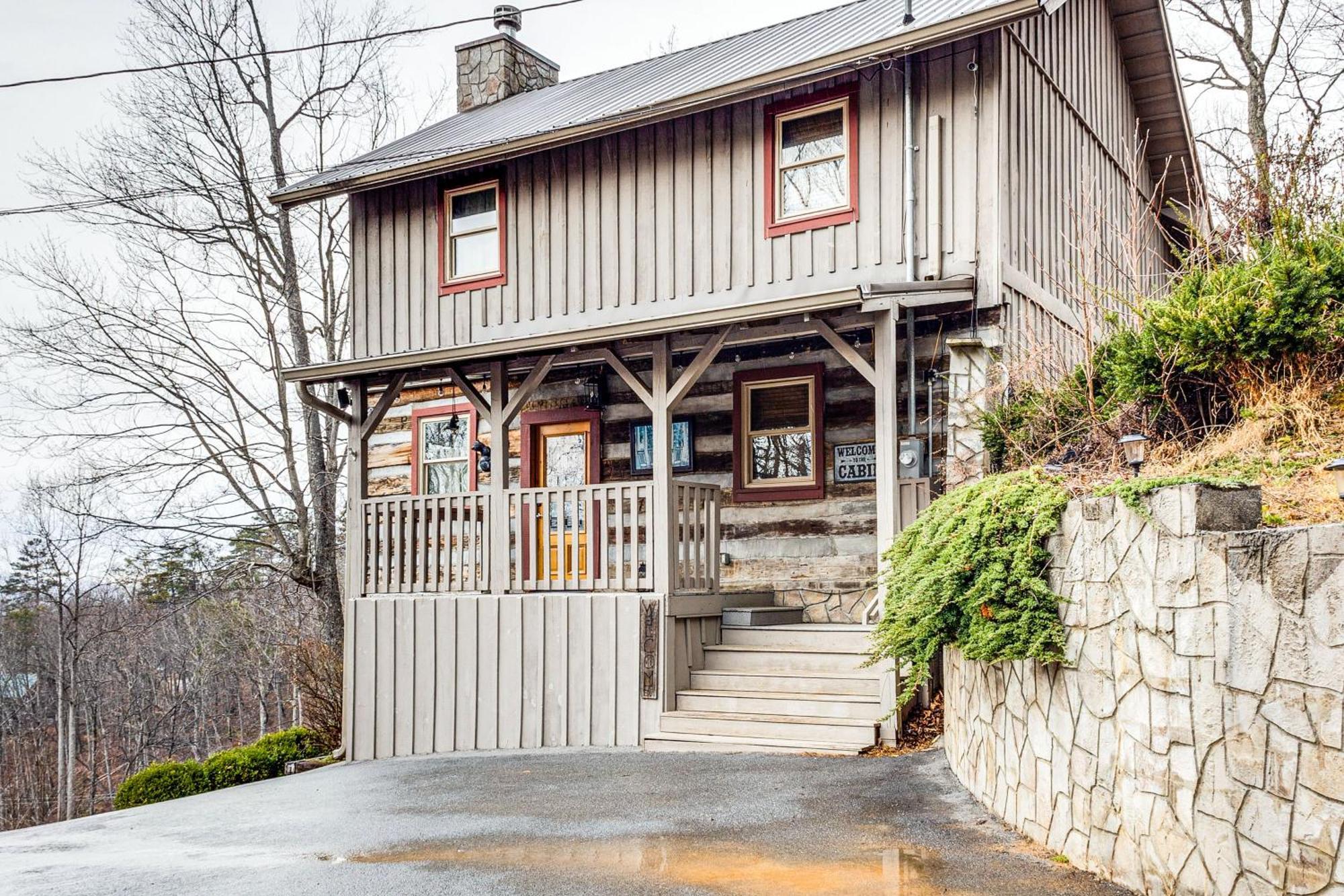 Spacious Gatlinburg Cabin With Hot Tub And Game Room! Exterior photo