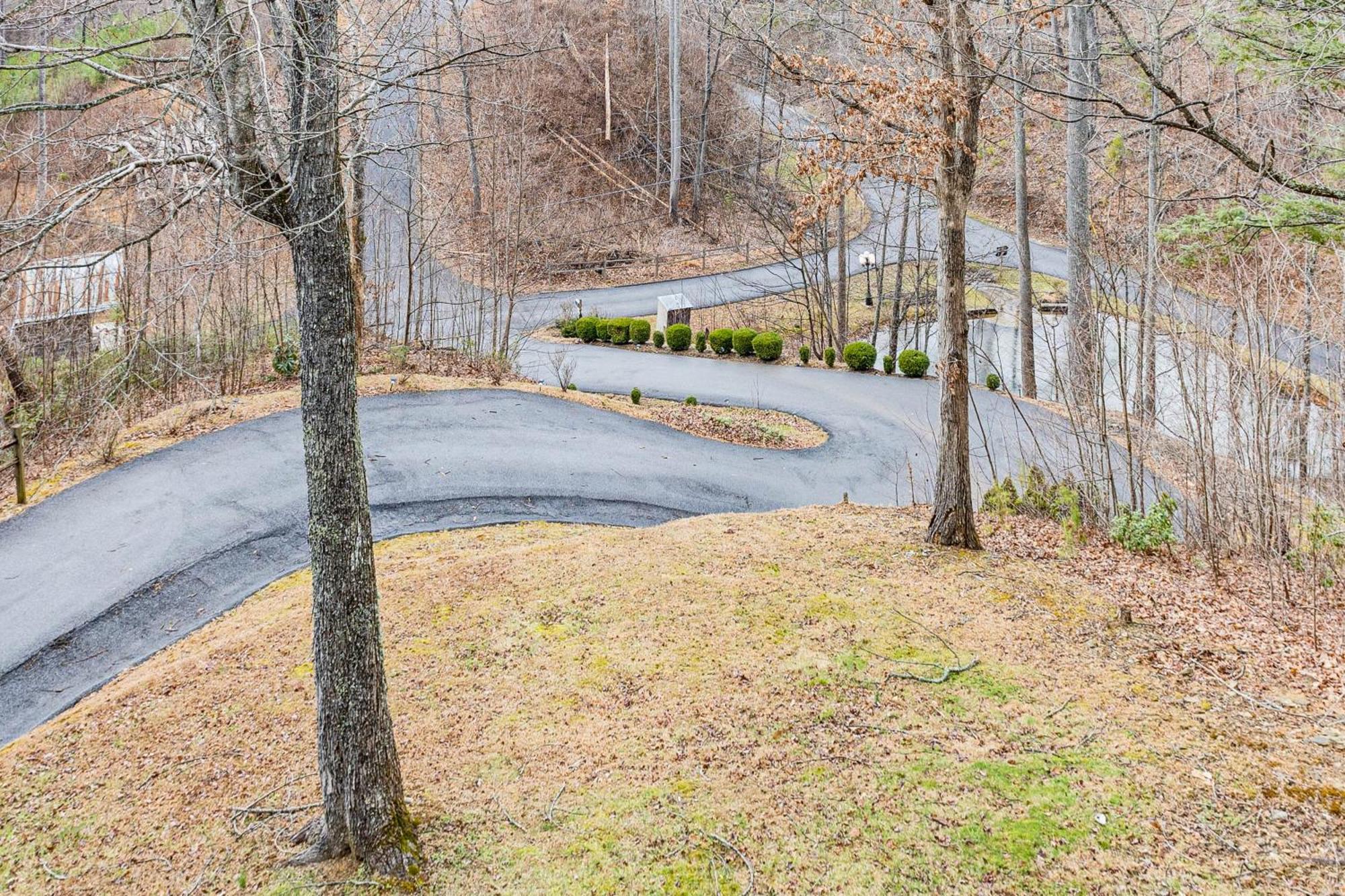 Spacious Gatlinburg Cabin With Hot Tub And Game Room! Exterior photo