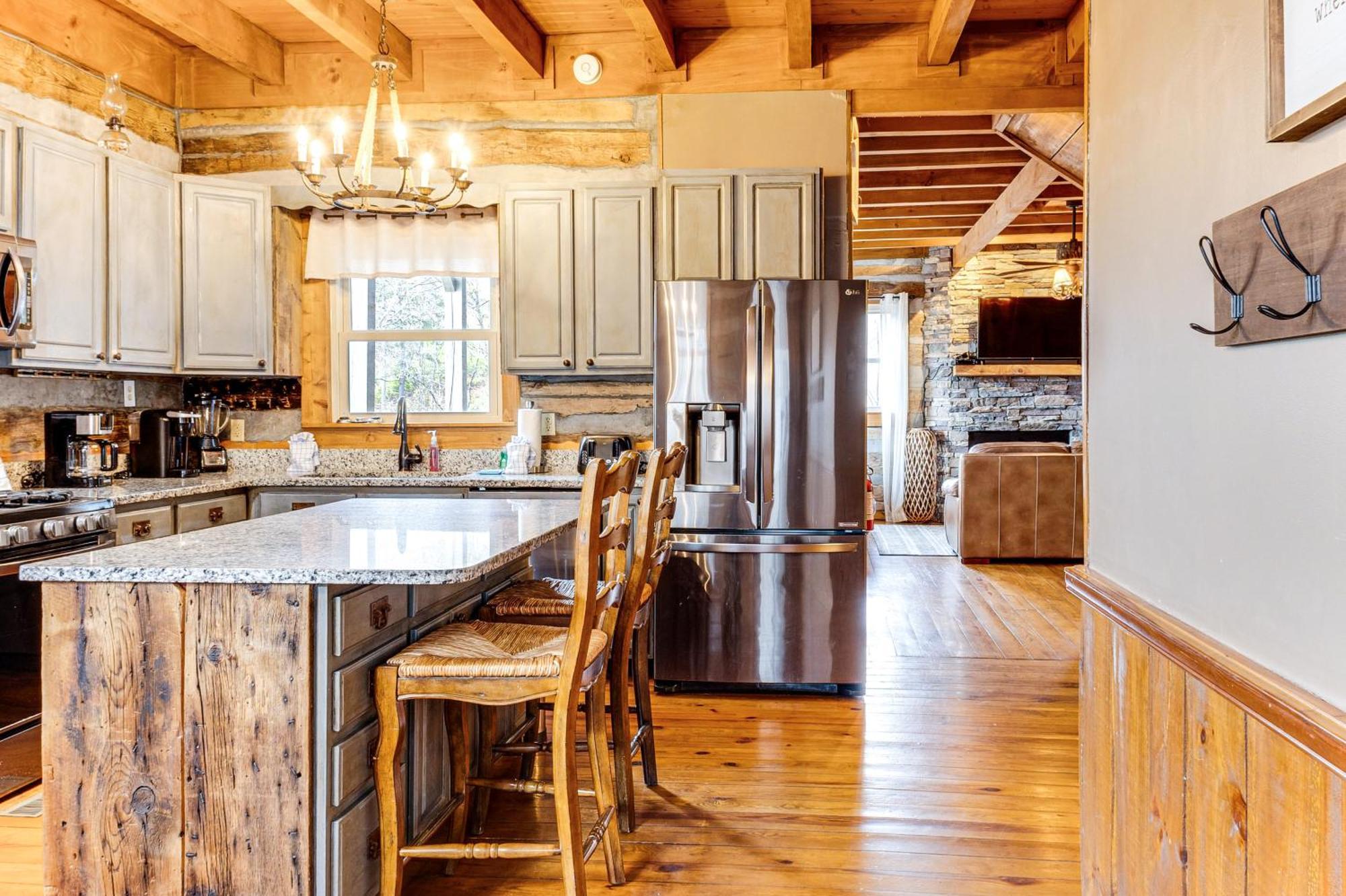 Spacious Gatlinburg Cabin With Hot Tub And Game Room! Exterior photo