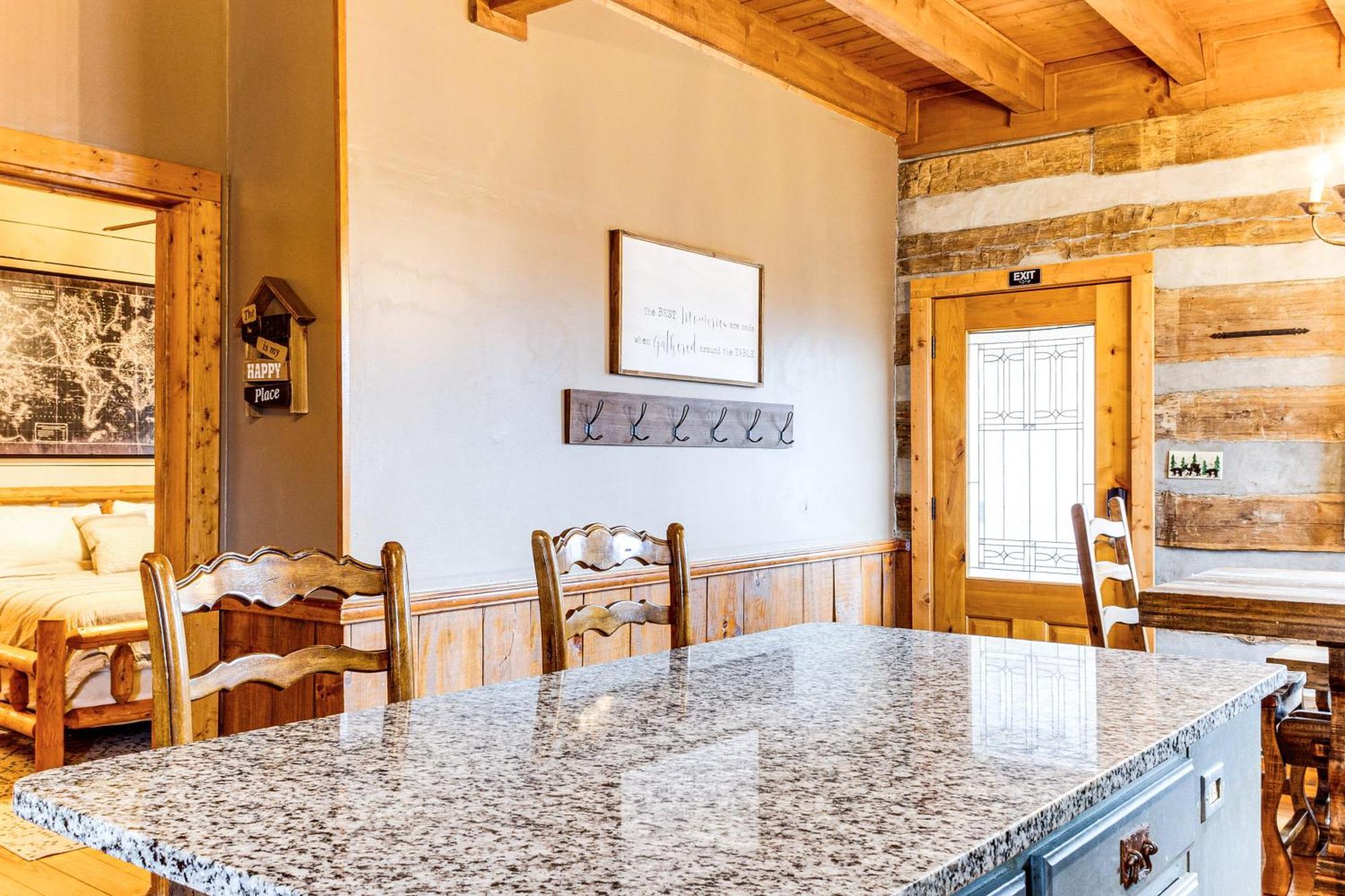 Spacious Gatlinburg Cabin With Hot Tub And Game Room! Exterior photo