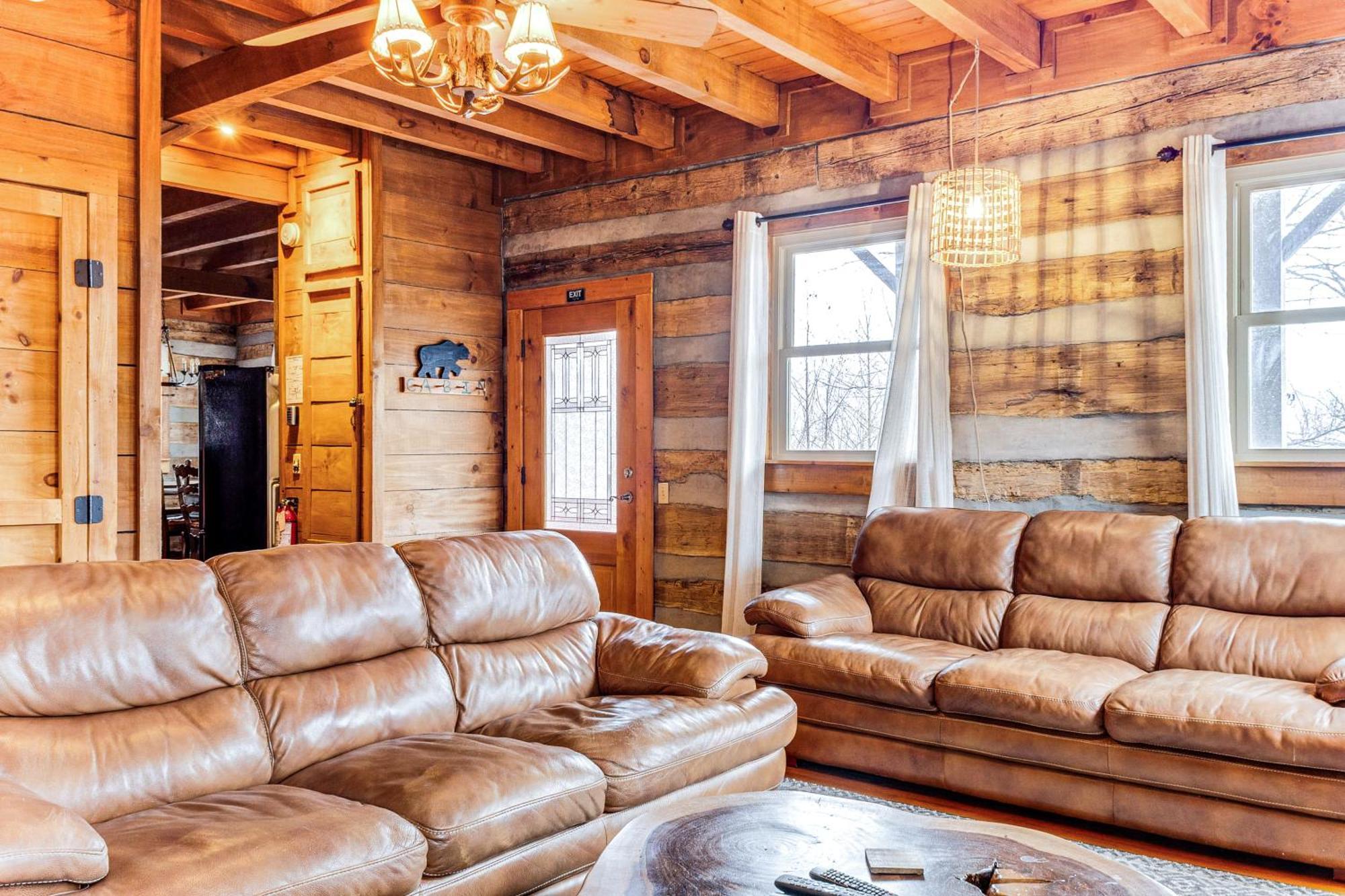 Spacious Gatlinburg Cabin With Hot Tub And Game Room! Exterior photo