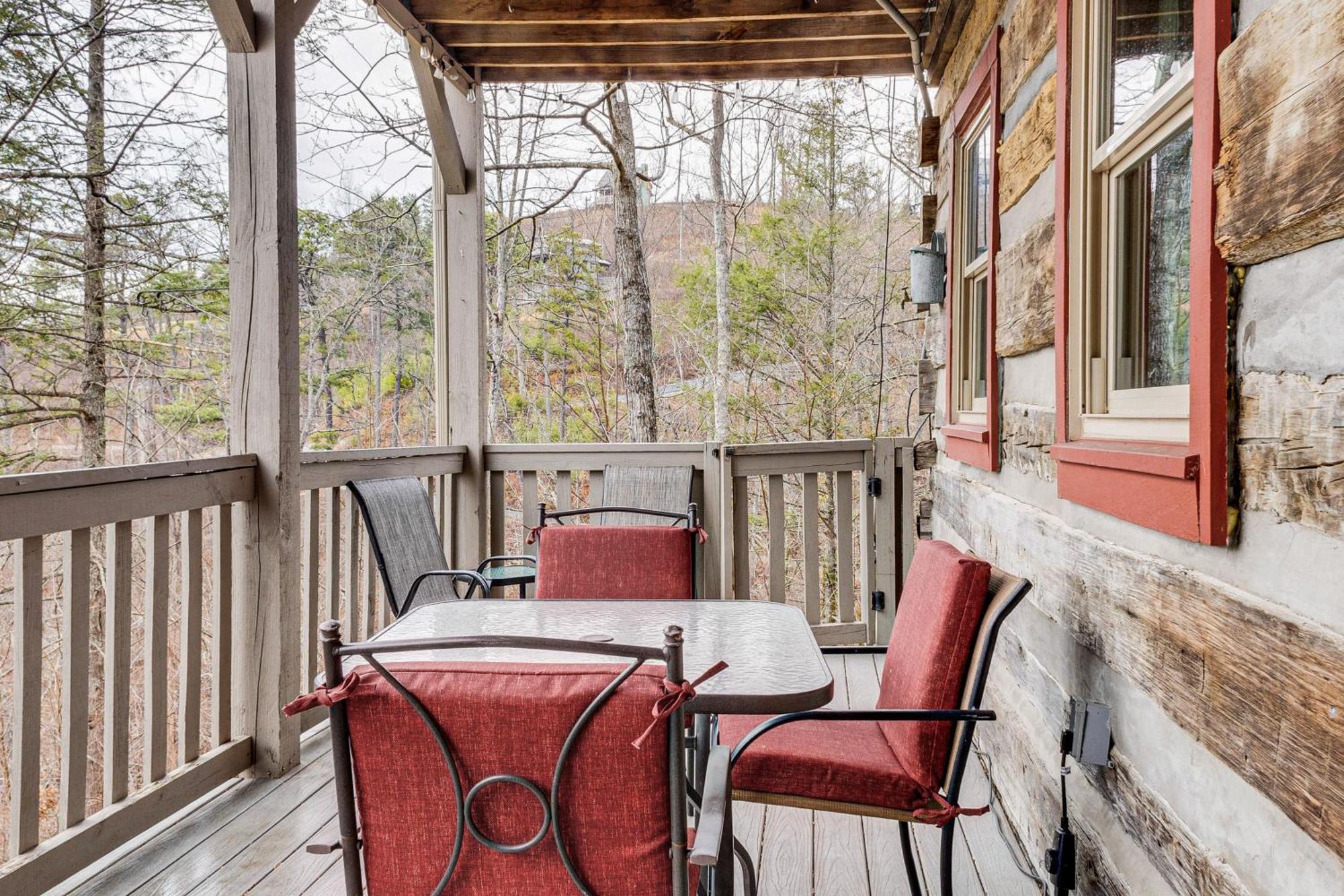 Spacious Gatlinburg Cabin With Hot Tub And Game Room! Exterior photo