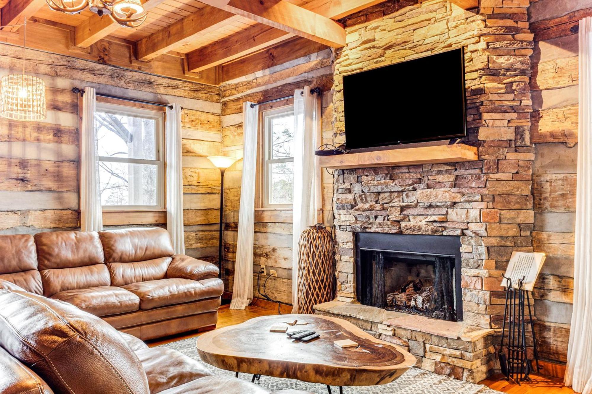 Spacious Gatlinburg Cabin With Hot Tub And Game Room! Exterior photo