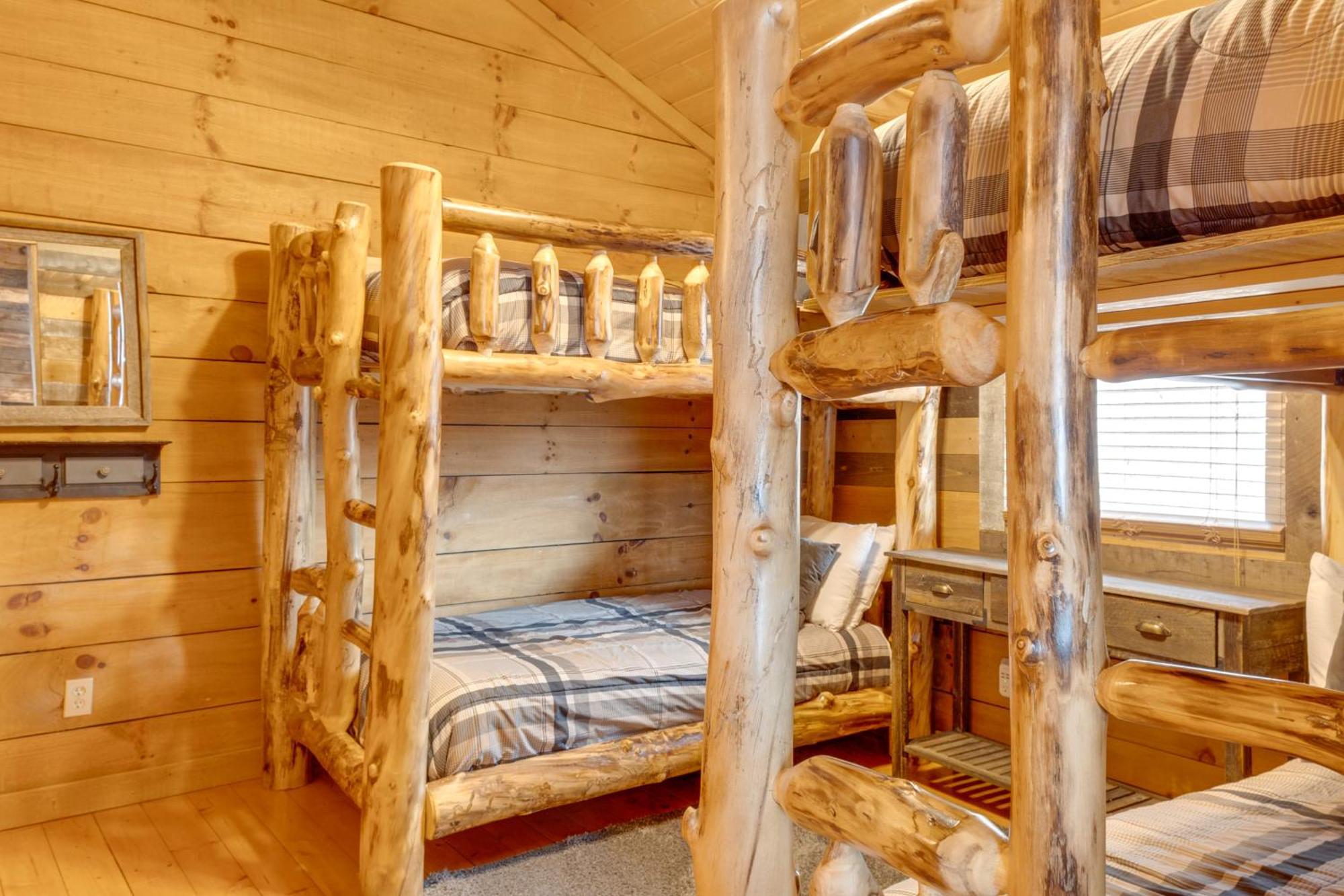 Spacious Gatlinburg Cabin With Hot Tub And Game Room! Exterior photo