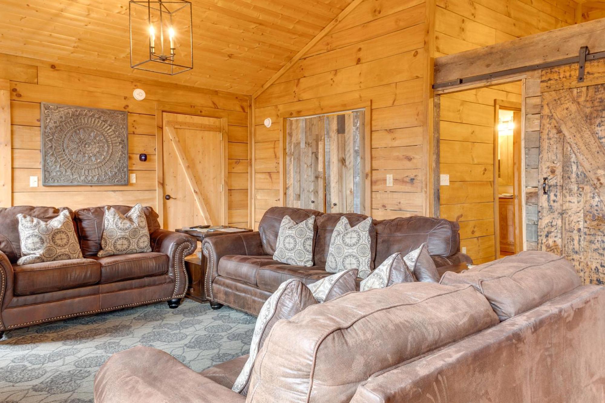Spacious Gatlinburg Cabin With Hot Tub And Game Room! Exterior photo